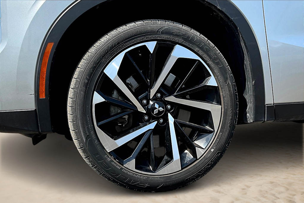 2022 Mitsubishi Outlander ES 7
