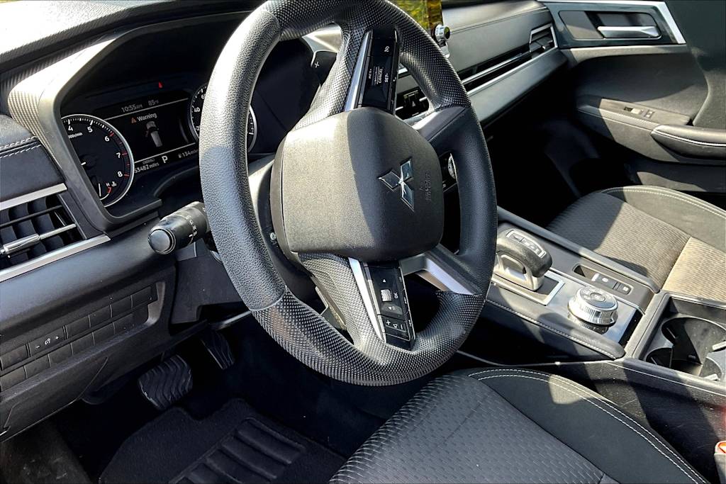 2022 Mitsubishi Outlander ES 15
