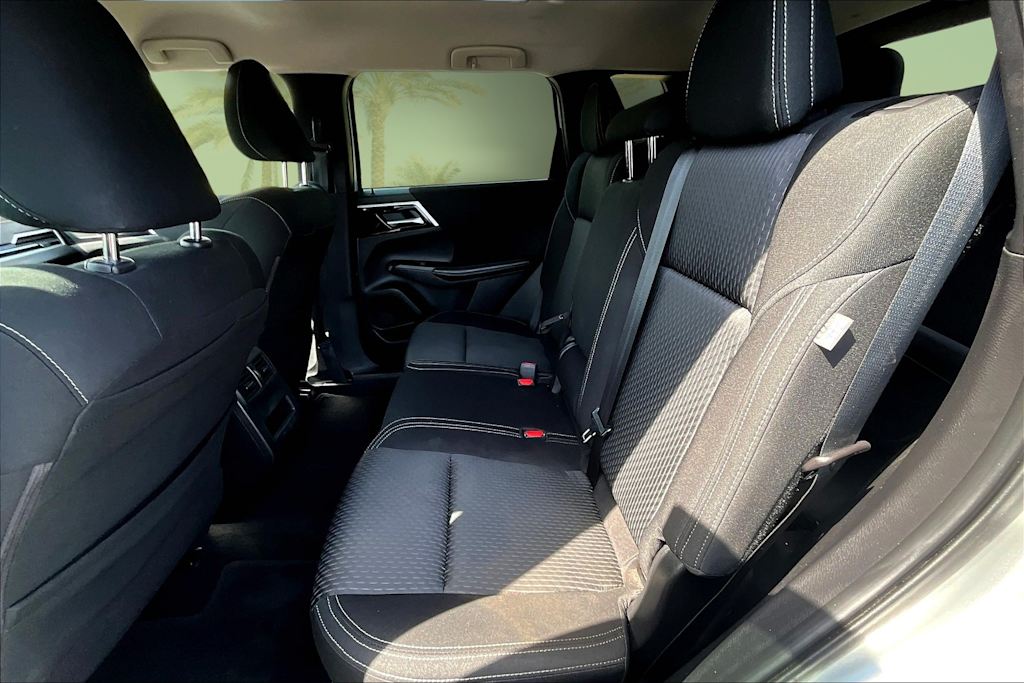 2022 Mitsubishi Outlander ES 12