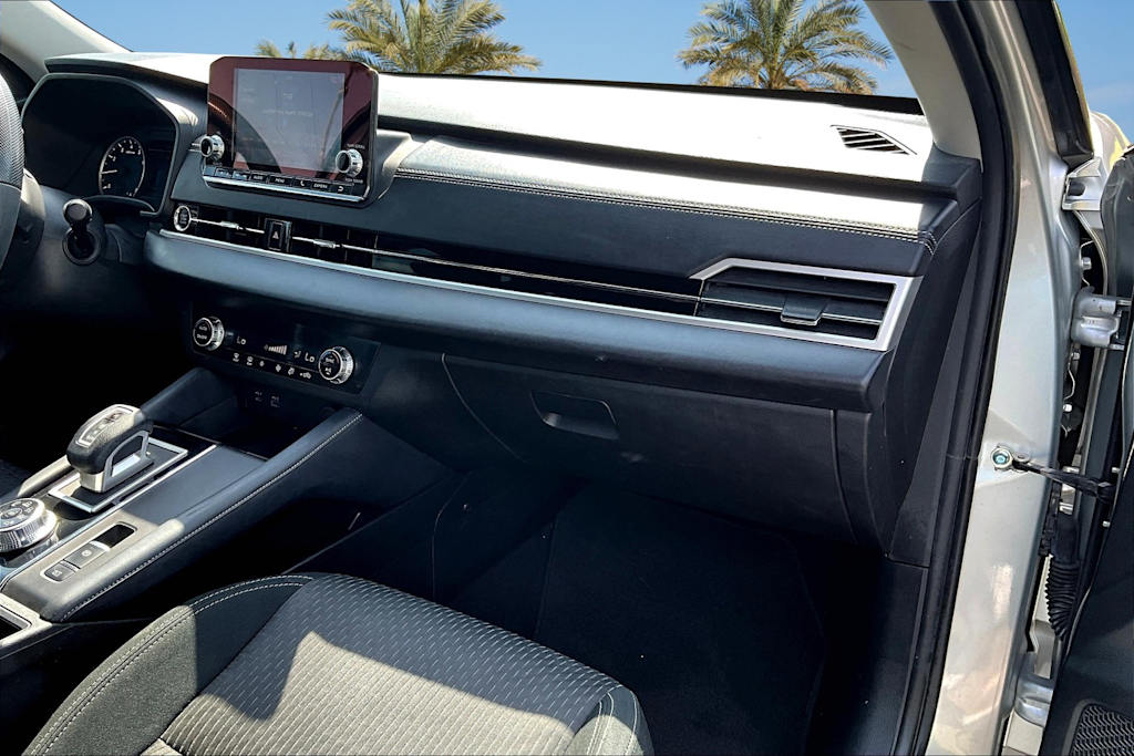 2022 Mitsubishi Outlander ES 21