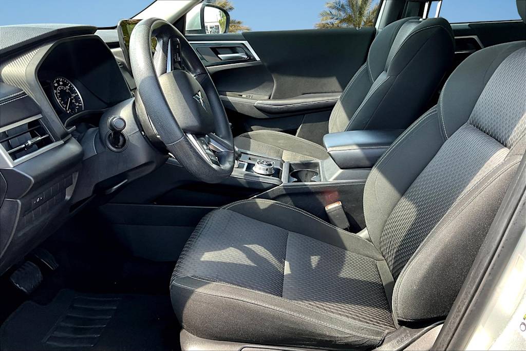 2022 Mitsubishi Outlander ES 10
