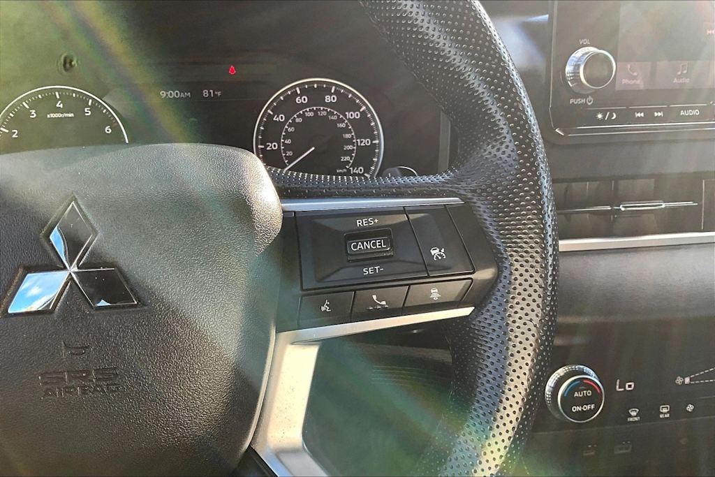 Thumbnail: 2022 Mitsubishi Outlander - 16