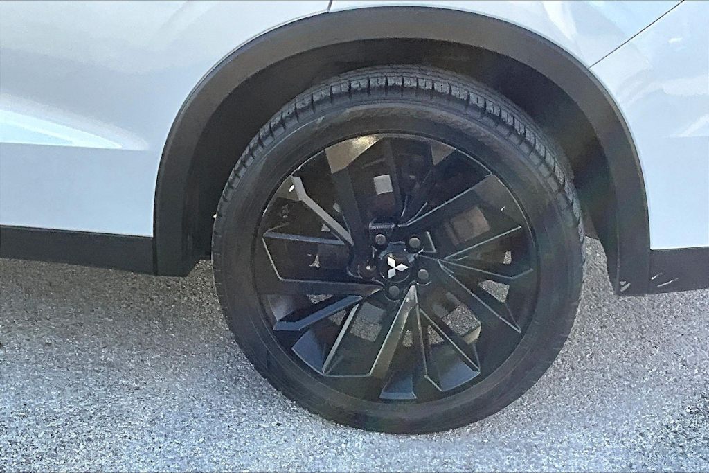 Thumbnail: 2022 Mitsubishi Outlander - 34