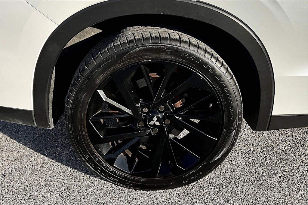 Thumbnail: 2022 Mitsubishi Outlander - 33