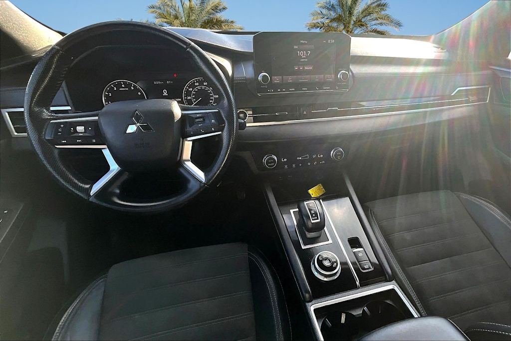 Thumbnail: 2022 Mitsubishi Outlander - 10