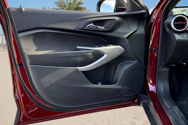 Thumbnail: 2024 Chevrolet Trax - 17