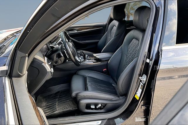 Thumbnail: 2021 BMW 5 Series - 10