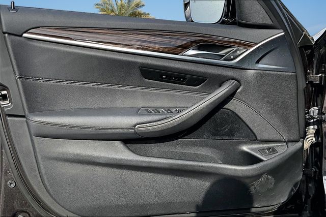 Thumbnail: 2021 BMW 5 Series - 18