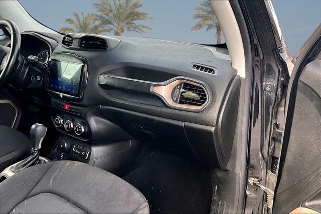Thumbnail: 2017 Jeep Renegade - 16