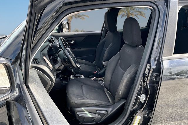Thumbnail: 2017 Jeep Renegade - 8