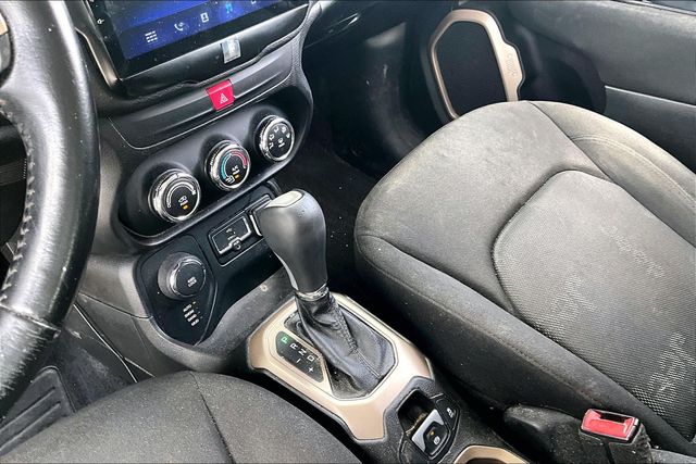 Thumbnail: 2017 Jeep Renegade - 11