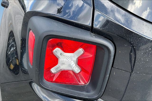 Thumbnail: 2017 Jeep Renegade - 21