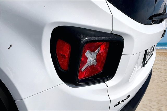 Thumbnail: 2017 Jeep Renegade - 21