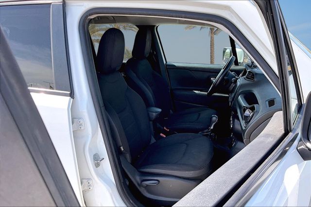 Thumbnail: 2017 Jeep Renegade - 14