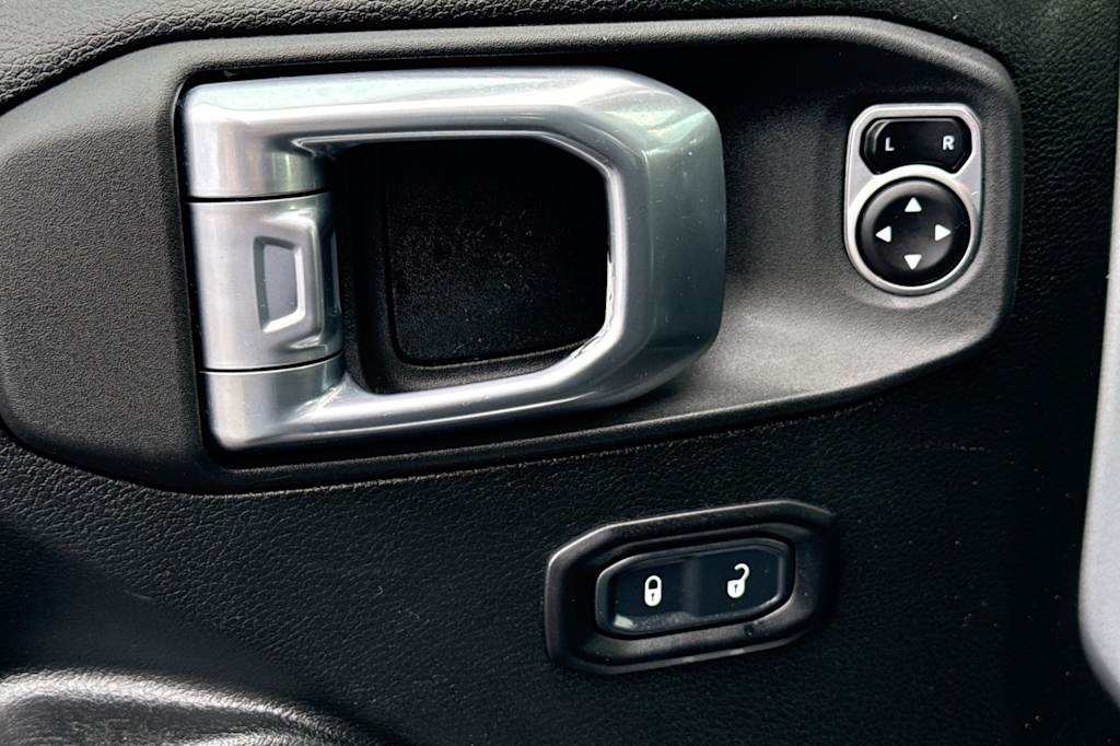 Thumbnail: 2022 Jeep Wrangler - 21