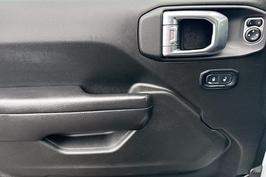 Thumbnail: 2022 Jeep Wrangler - 20