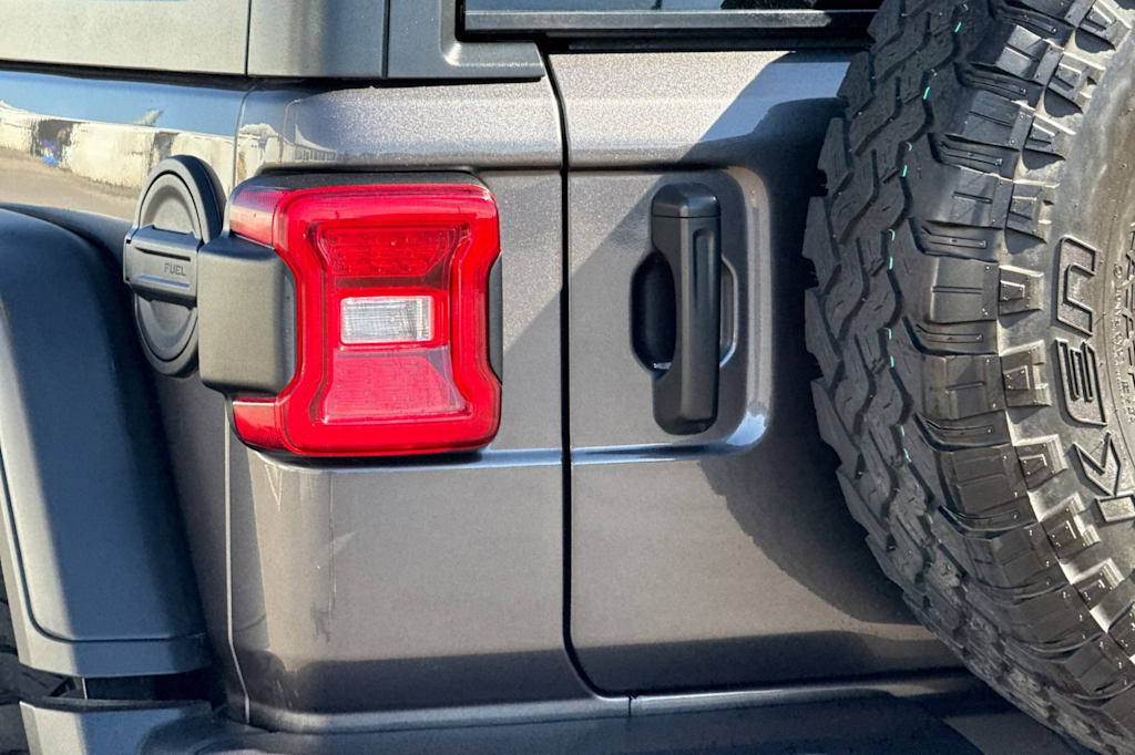 Thumbnail: 2021 Jeep Wrangler - 33