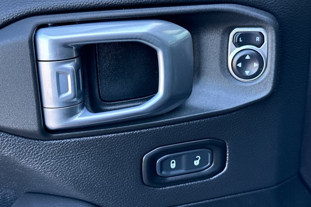 Thumbnail: 2021 Jeep Wrangler - 21