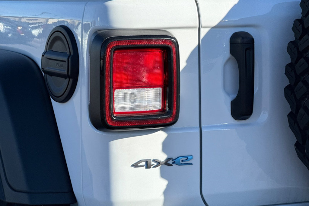 Thumbnail: 2023 Jeep Wrangler - 32