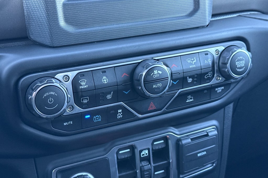 Thumbnail: 2023 Jeep Wrangler - 26