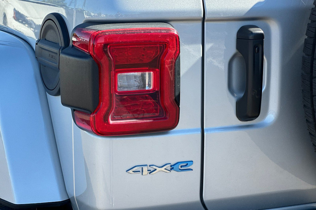 Thumbnail: 2023 Jeep Wrangler - 32