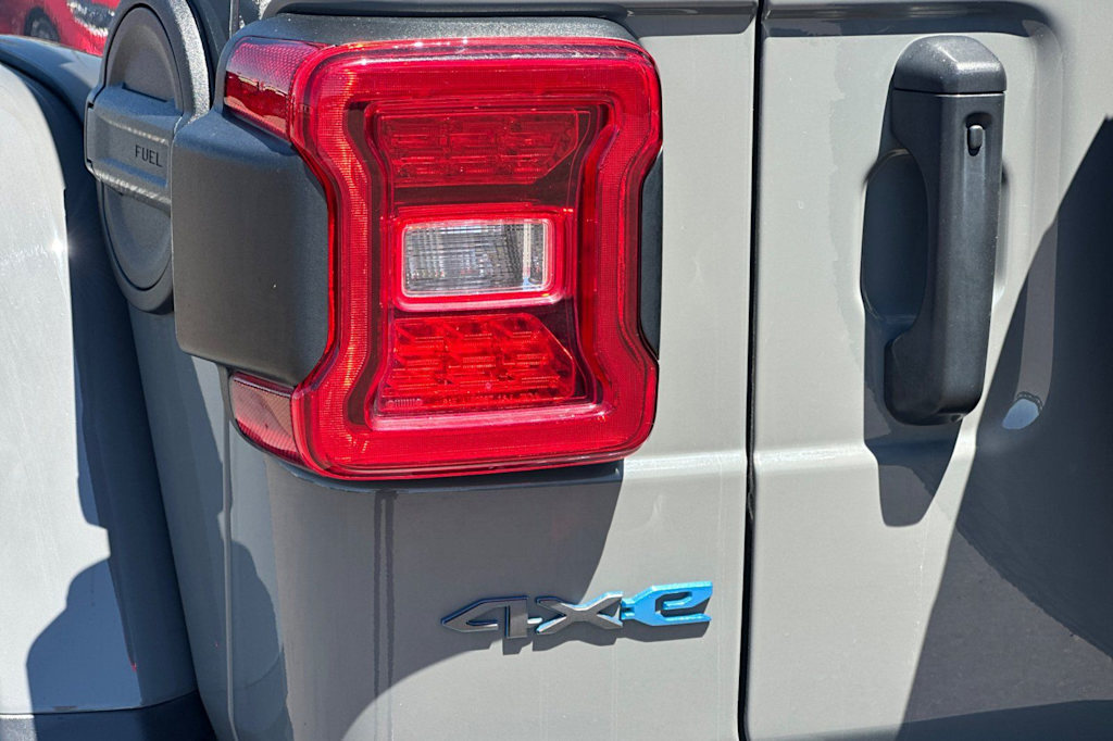 Thumbnail: 2021 Jeep Wrangler - 31