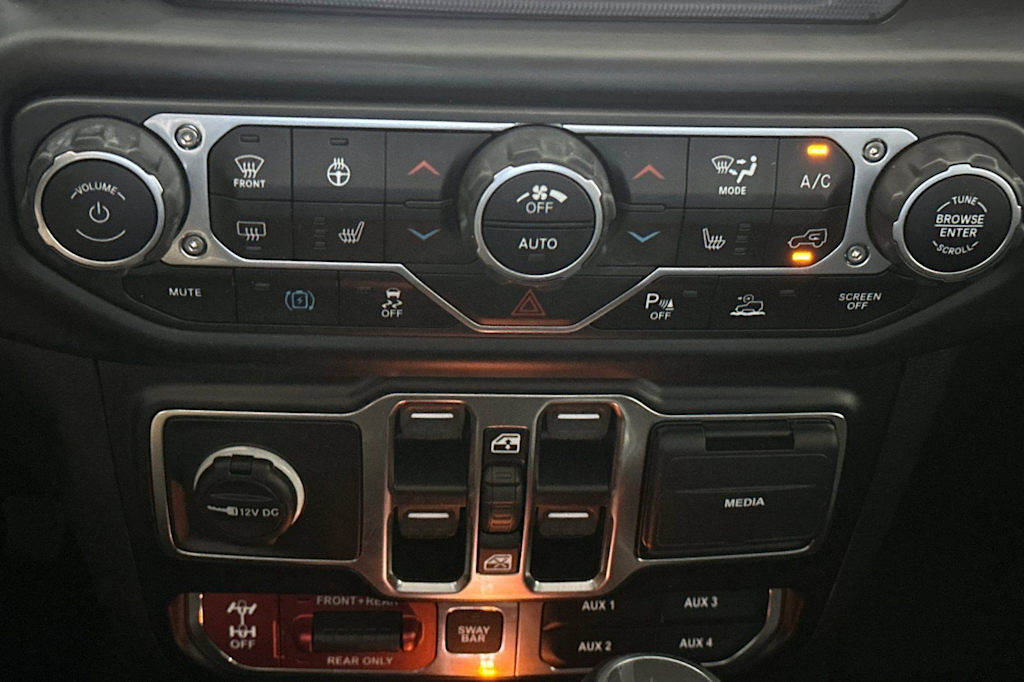 Thumbnail: 2021 Jeep Wrangler - 24