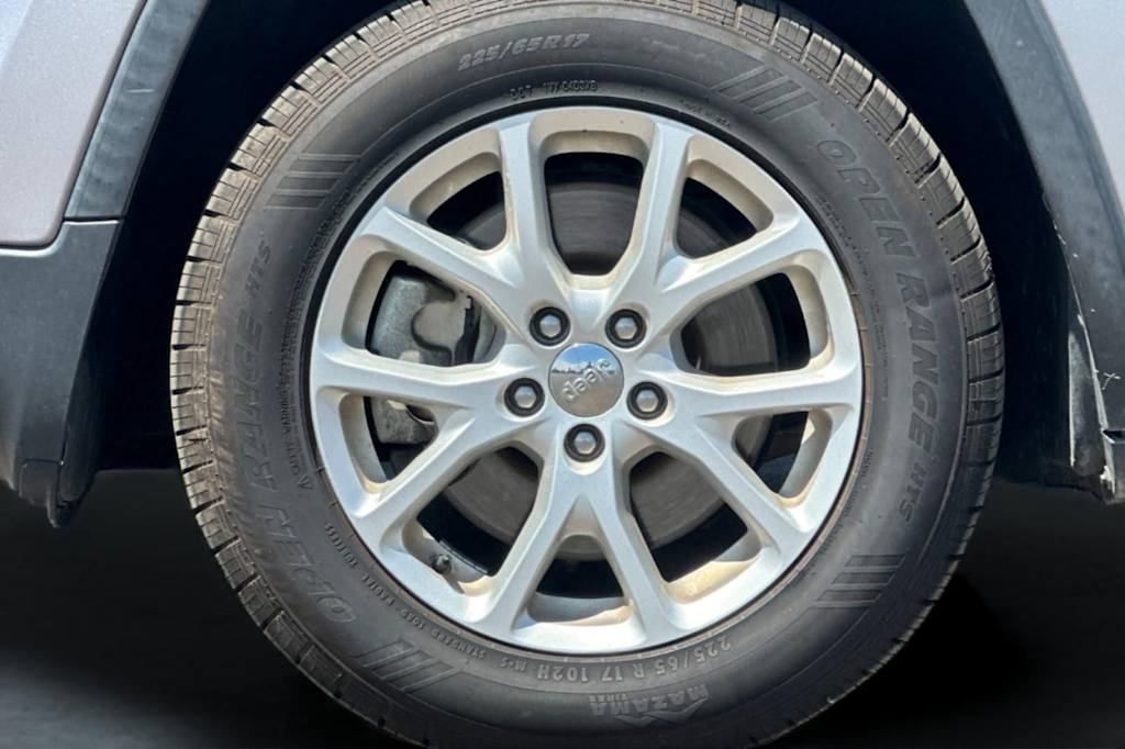 Thumbnail: 2017 Jeep Cherokee - 6