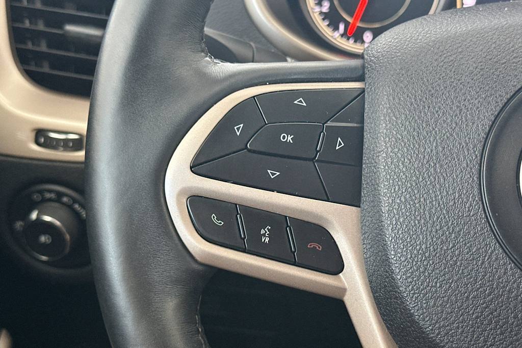 Thumbnail: 2017 Jeep Cherokee - 26