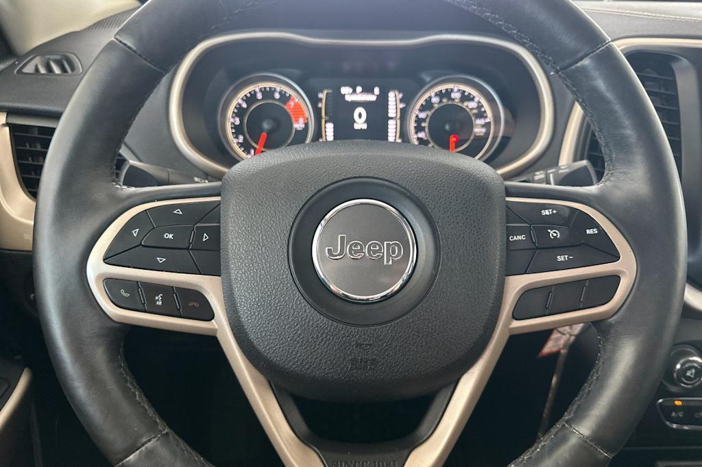 Thumbnail: 2017 Jeep Cherokee - 25