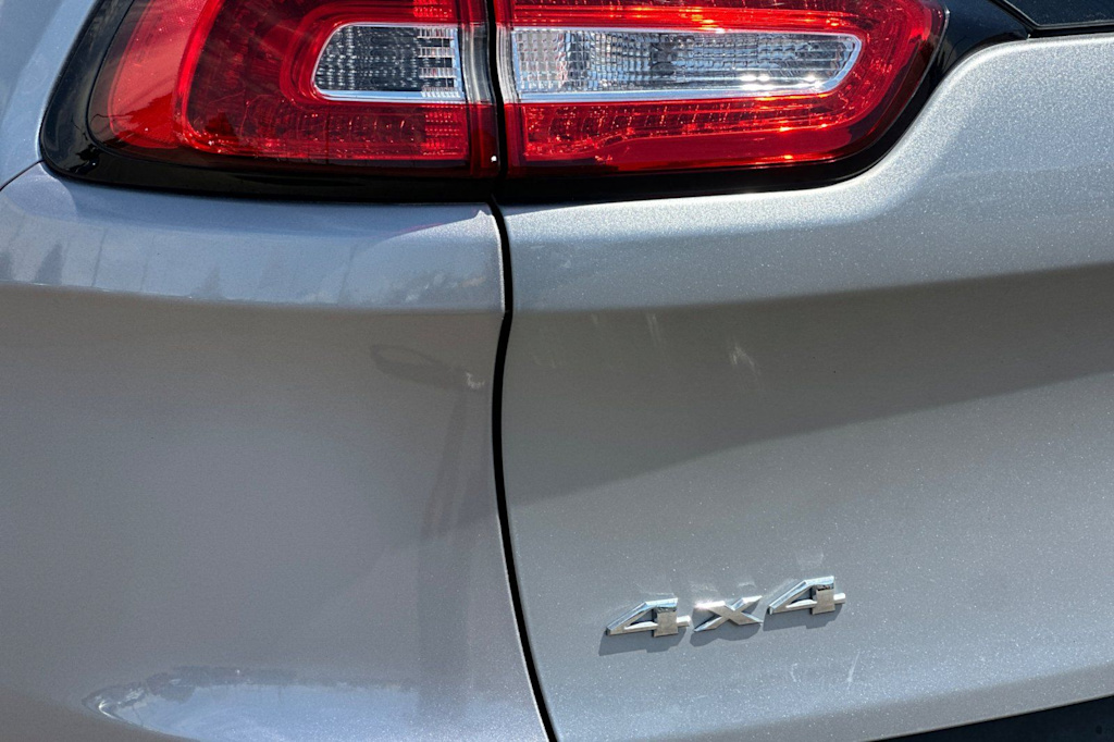 Thumbnail: 2017 Jeep Cherokee - 30