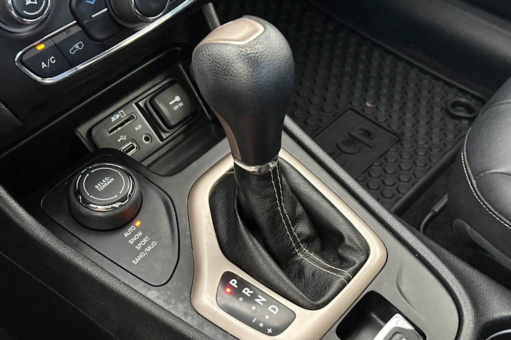Thumbnail: 2017 Jeep Cherokee - 13
