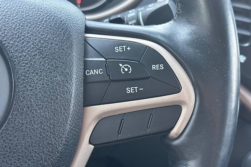 Thumbnail: 2016 Jeep Cherokee - 30