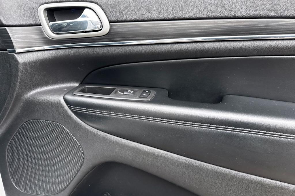 Thumbnail: 2022 Jeep Grand Cherokee - 24