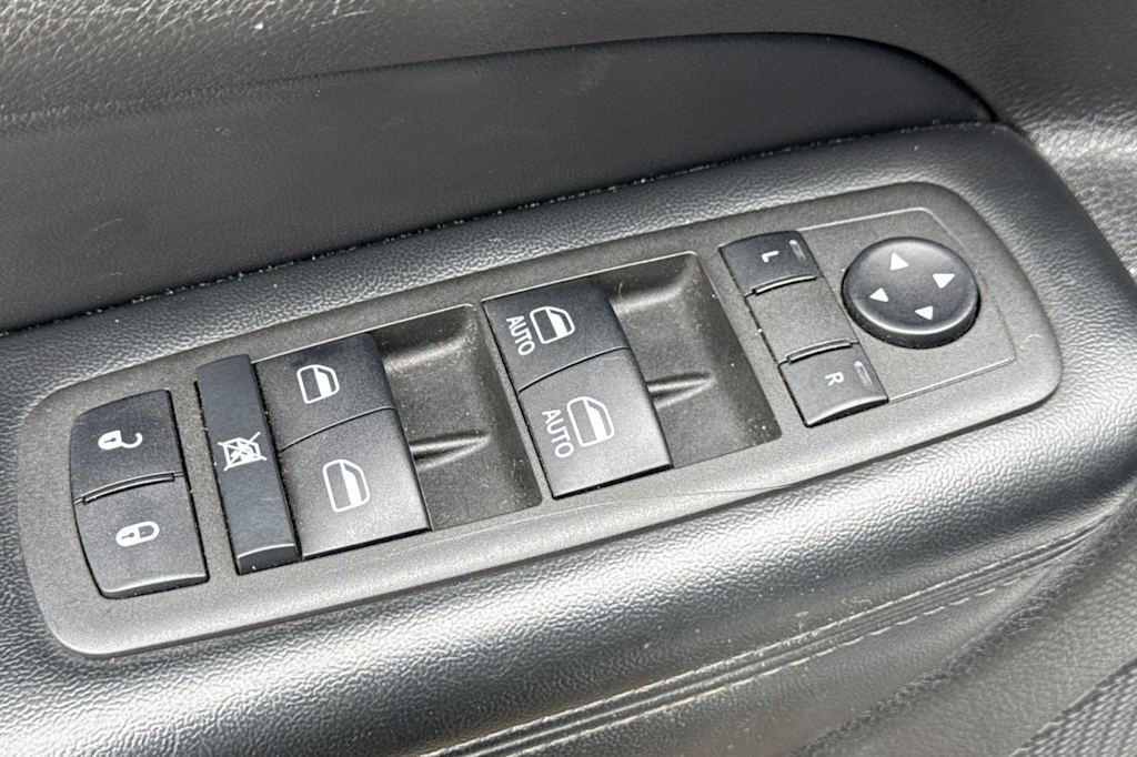 Thumbnail: 2022 Jeep Grand Cherokee - 21