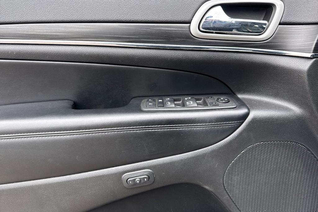 Thumbnail: 2022 Jeep Grand Cherokee - 20