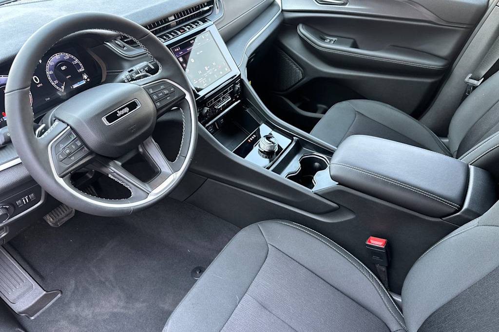 Thumbnail: 2026 Jeep Grand Cherokee - 8