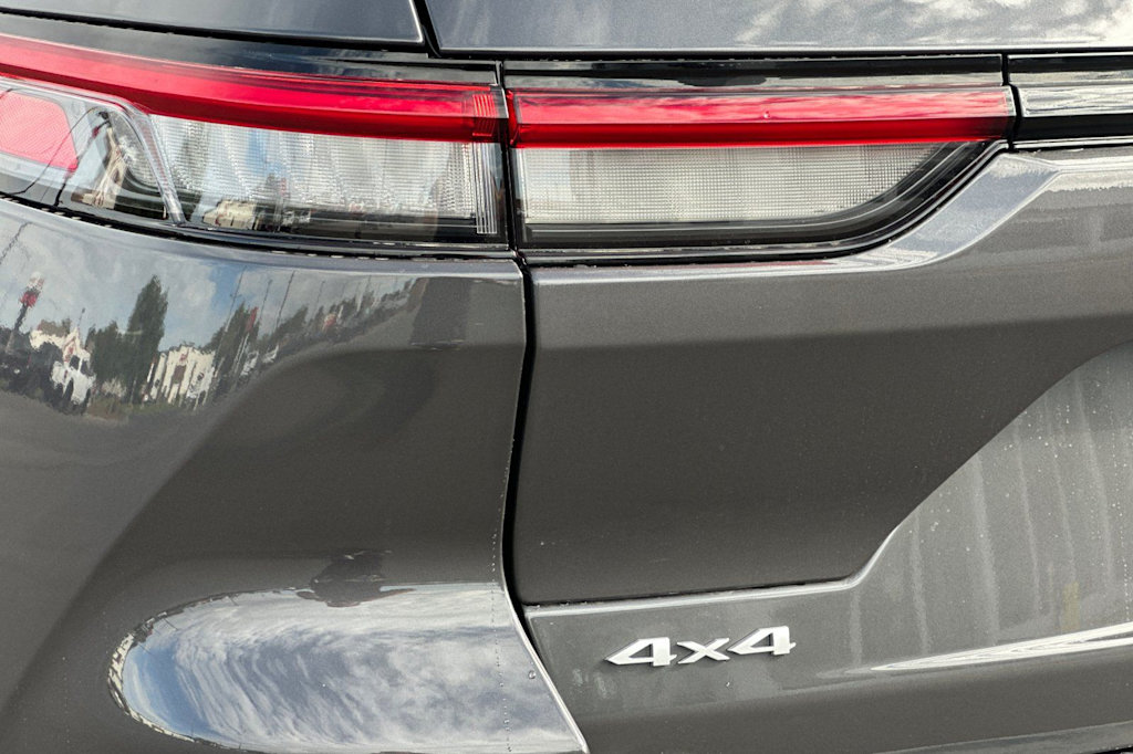Thumbnail: 2026 Jeep Grand Cherokee - 32