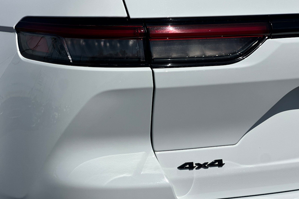 Thumbnail: 2023 Jeep Grand Cherokee - 32