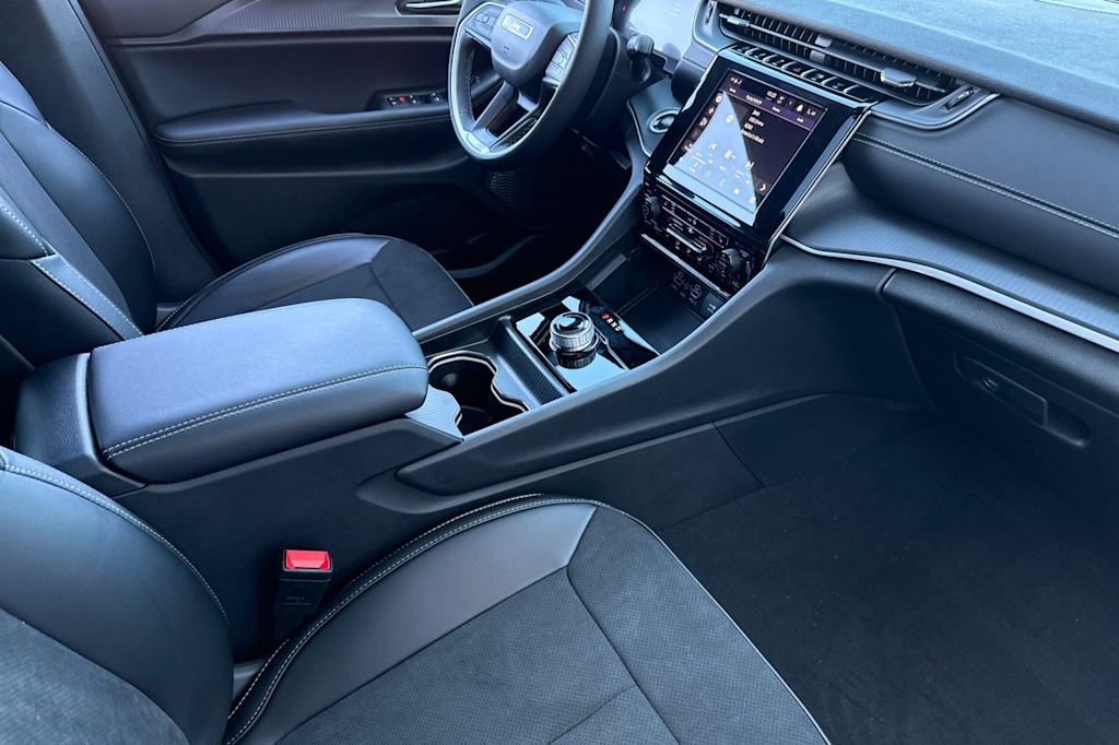 Thumbnail: 2025 Jeep Grand Cherokee L - 12