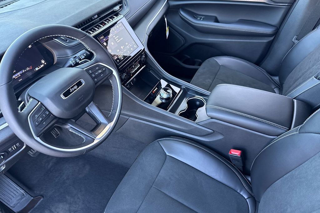 Thumbnail: 2025 Jeep Grand Cherokee L - 10