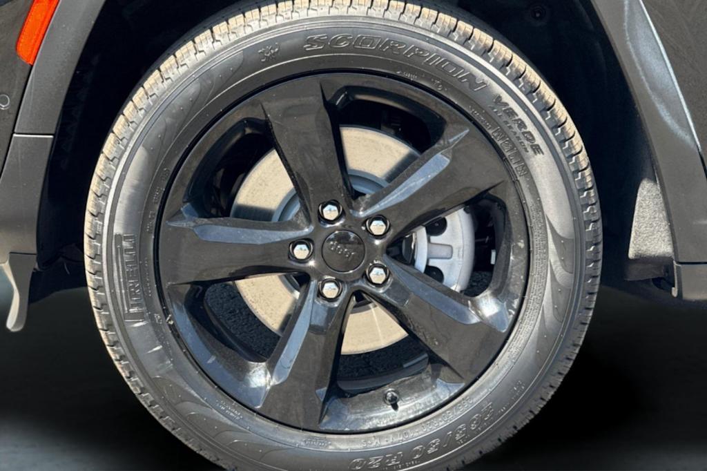 Thumbnail: 2025 Jeep Grand Cherokee L - 8