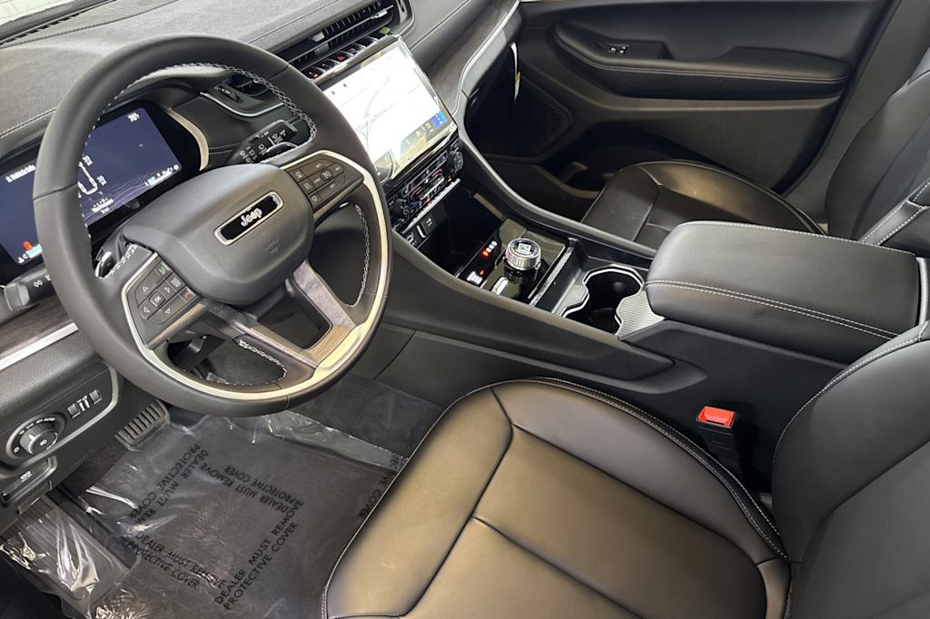 Thumbnail: 2025 Jeep Grand Cherokee L - 8