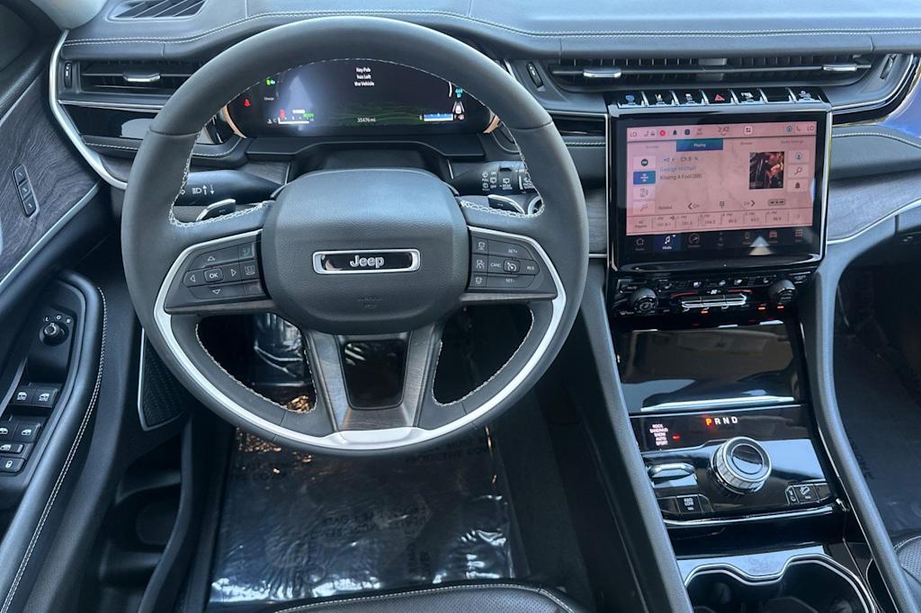 Thumbnail: 2022 Jeep Grand Cherokee - 9
