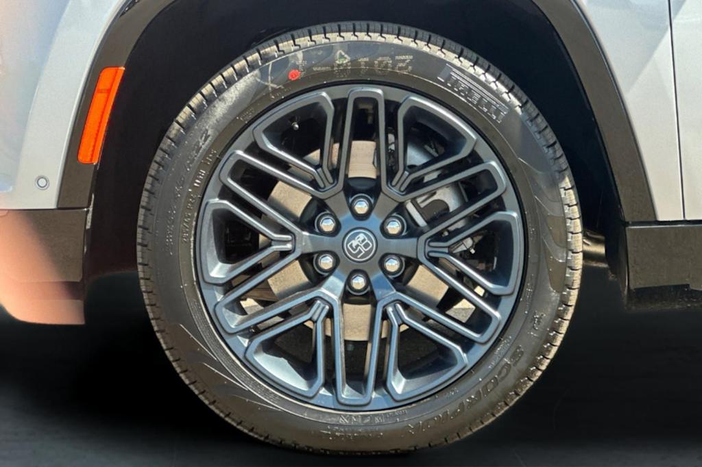 Thumbnail: 2026 Jeep Grand Wagoneer L - 7
