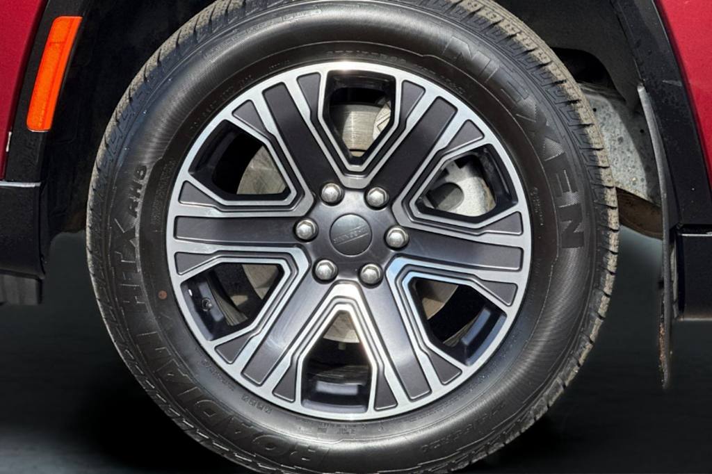 Thumbnail: 2023 Jeep Wagoneer - 6