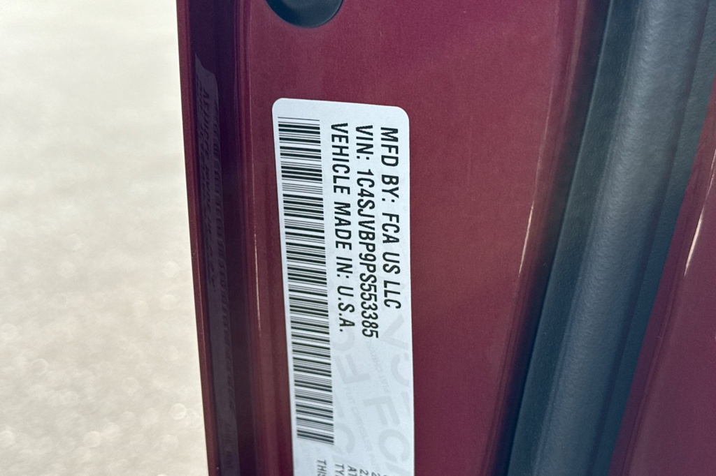 Thumbnail: 2023 Jeep Wagoneer - 14