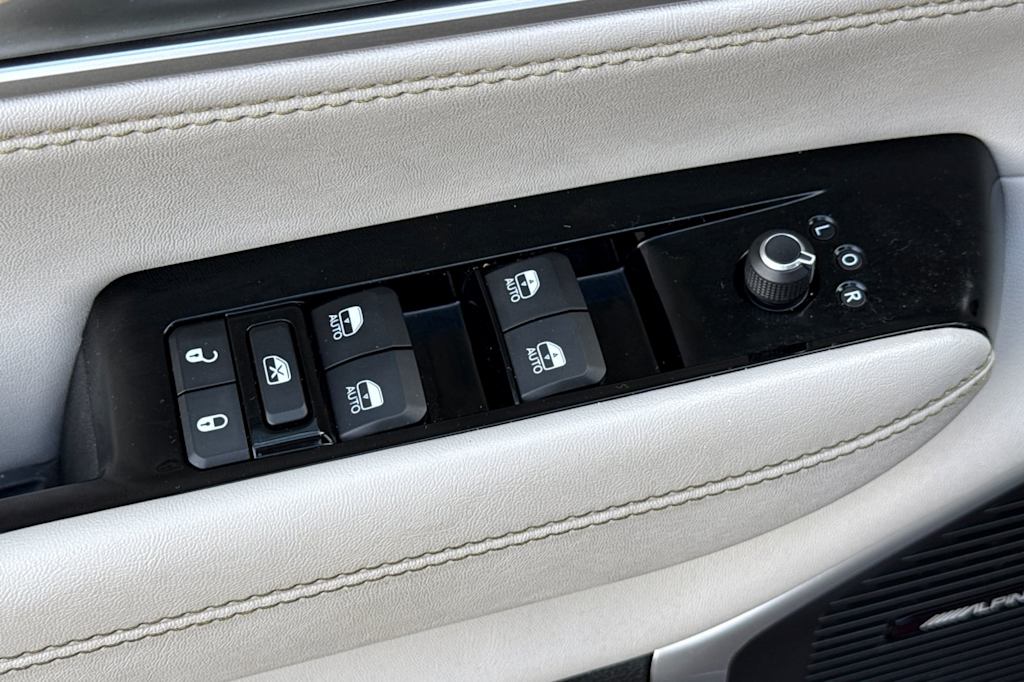 Thumbnail: 2023 Jeep Wagoneer - 20