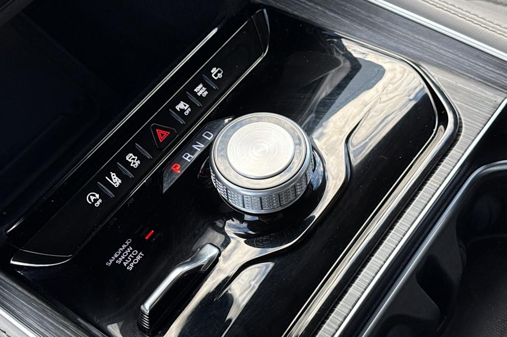 Thumbnail: 2023 Jeep Wagoneer - 28