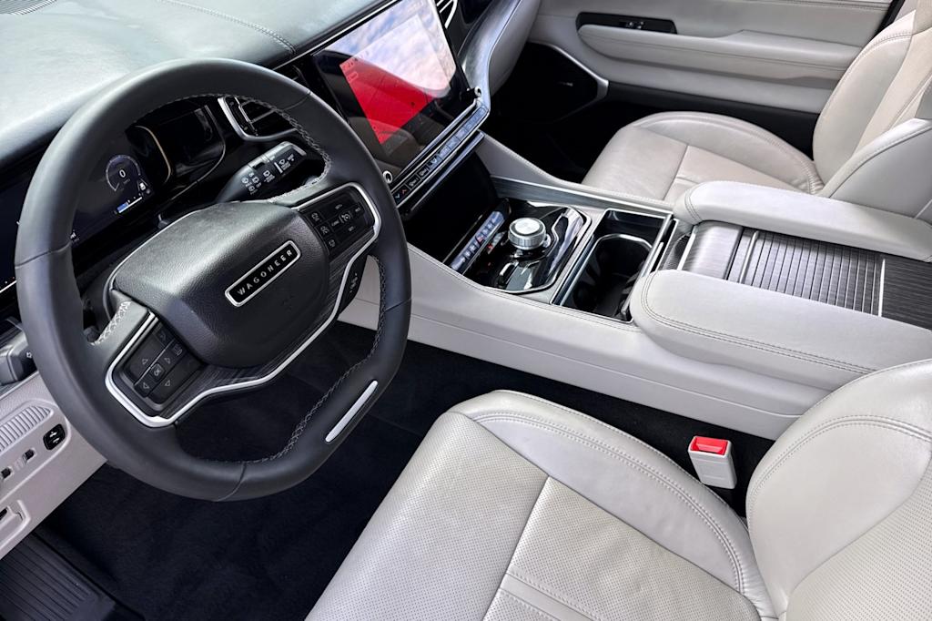 Thumbnail: 2023 Jeep Wagoneer - 9